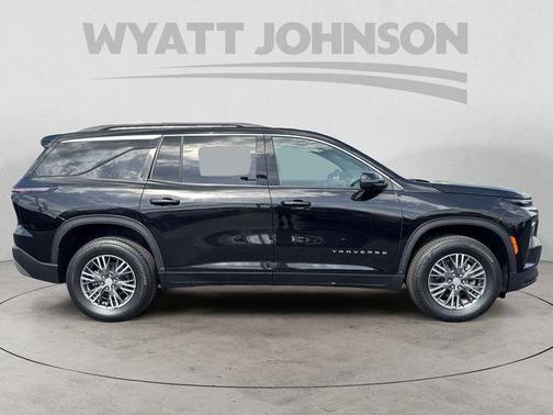 Mosaic Black Metallic 2025 Chevrolet Traverse LT