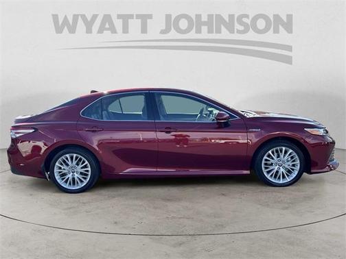 2019 Toyota Camry Hybrid XLE