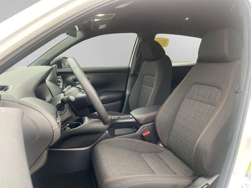 Platinum White Pearl 2025 Honda HR-V