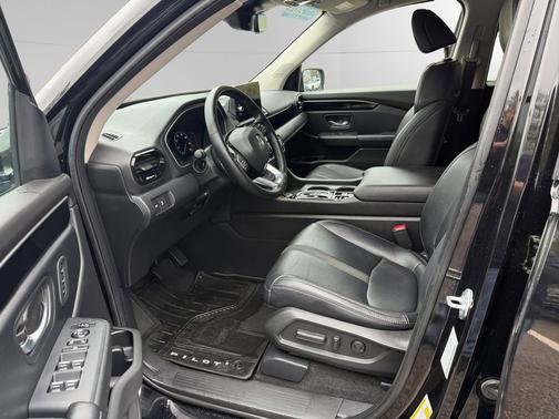 Crystal Black Pearl 2023 Honda Pilot