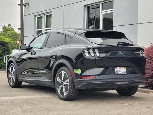 2022 Ford Mustang Mach-E SELECT