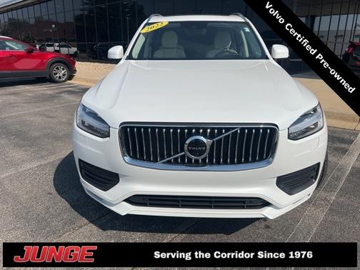 2022 Volvo XC90 T6 Momentum