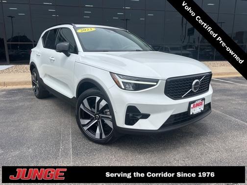 2023 Volvo XC40 B5 Plus Dark Theme