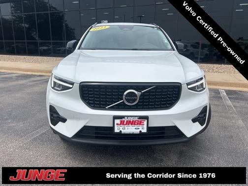 2023 Volvo XC40 B5 Plus Dark Theme