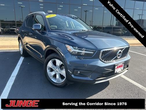 2022 Volvo XC40 Momentum