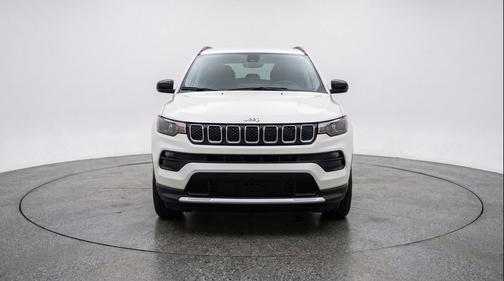 Bright White Clearcoat 2025 Jeep Compass Latitude