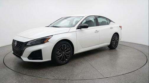 Glacier White 2025 Nissan Altima SV FWD