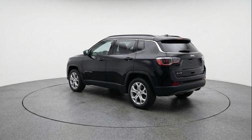 Diamond Black Crystal Pearlcoat 2025 Jeep Compass Latitude