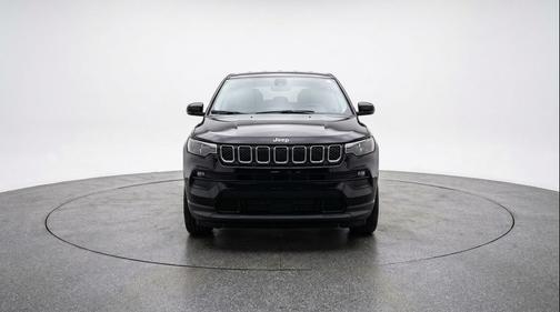 Diamond Black Crystal Pearlcoat 2025 Jeep Compass Latitude