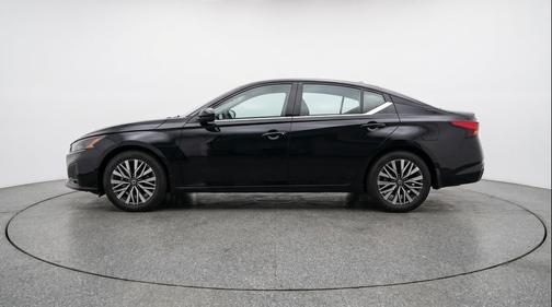Super Black 2025 Nissan Altima SV FWD