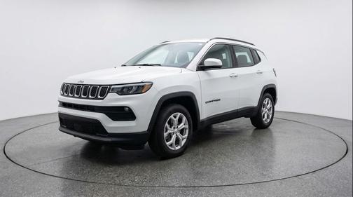 Bright White Clearcoat 2025 Jeep Compass Latitude