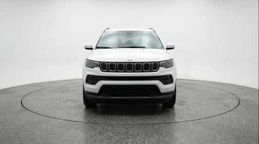 Bright White Clearcoat 2025 Jeep Compass Latitude
