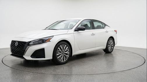 Glacier White 2025 Nissan Altima SV FWD
