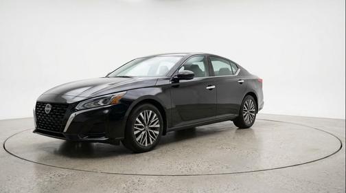 Super Black 2025 Nissan Altima SV FWD