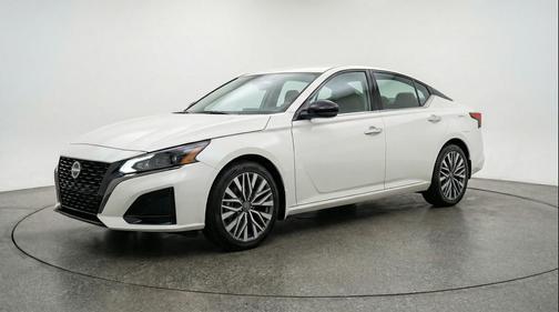 Glacier White 2025 Nissan Altima SV FWD