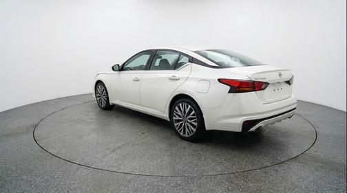Glacier White 2025 Nissan Altima SV FWD