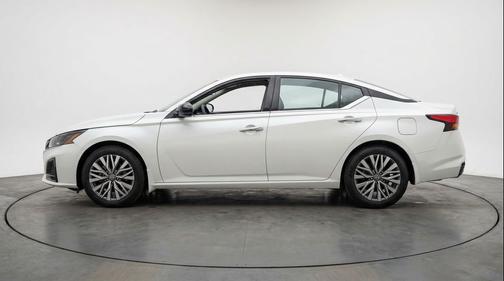 Glacier White 2025 Nissan Altima SV FWD
