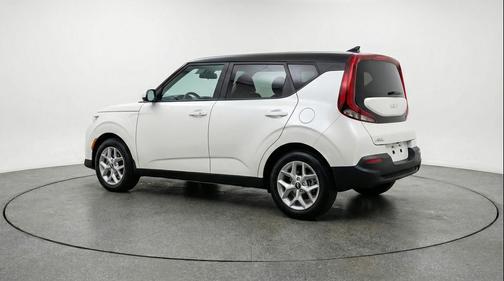 Snow White Pearl 2025 Kia Soul LX