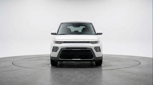 Snow White Pearl 2025 Kia Soul LX