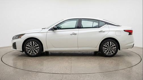 Glacier White 2025 Nissan Altima SV FWD
