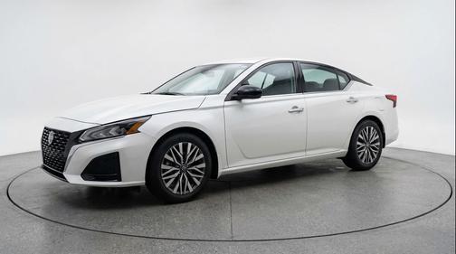 Glacier White 2025 Nissan Altima SV FWD