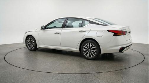 Glacier White 2025 Nissan Altima SV FWD
