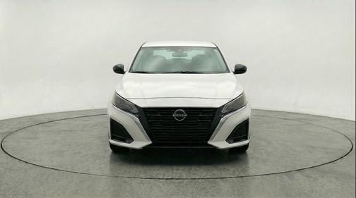 Glacier White 2025 Nissan Altima SV FWD