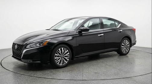 Super Black 2025 Nissan Altima SV FWD