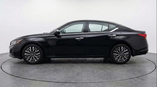 Super Black 2025 Nissan Altima SV FWD