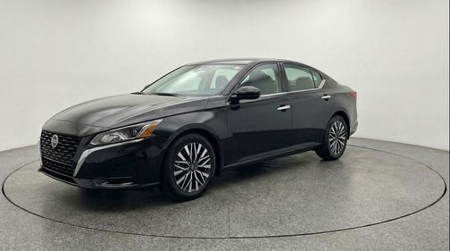 Super Black 2025 Nissan Altima SV FWD