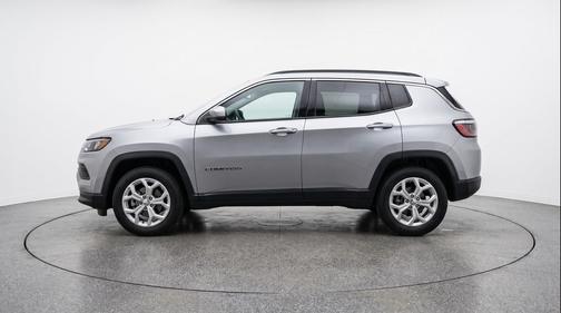 Silver Zynith Metallic Clearcoat 2025 Jeep Compass Latitude