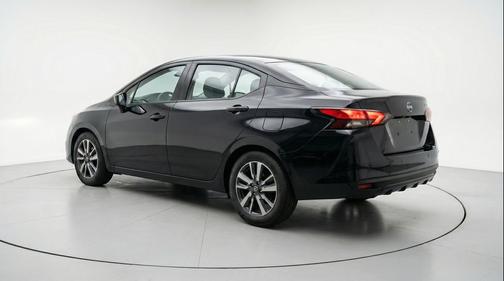 Super Black 2025 Nissan Versa 1.6 SV