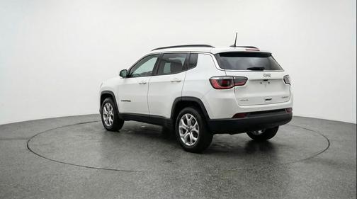Bright White Clearcoat 2025 Jeep Compass Latitude