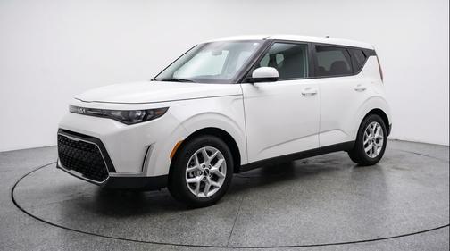 Snow White Pearl 2025 Kia Soul LX