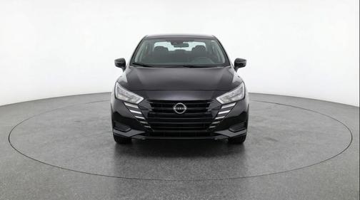 Super Black 2025 Nissan Versa 1.6 SV