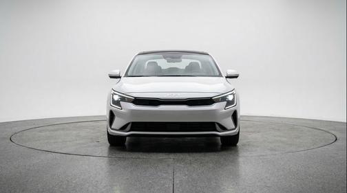 Snow White Pearl 2025 Kia K4 LXS