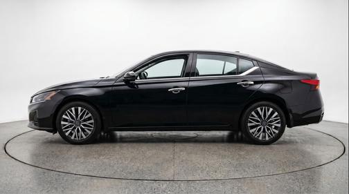 Super Black 2025 Nissan Altima SV FWD