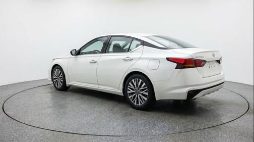 Glacier White 2025 Nissan Altima SV FWD