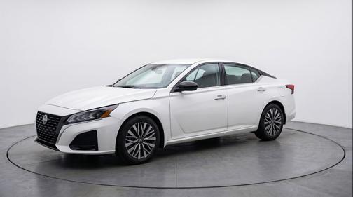 Glacier White 2025 Nissan Altima SV FWD