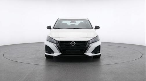 Glacier White 2025 Nissan Altima SV FWD