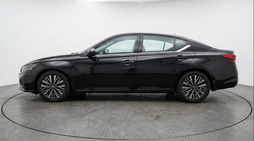 Super Black 2025 Nissan Altima SV FWD