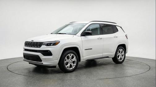 Bright White Clearcoat 2025 Jeep Compass Latitude