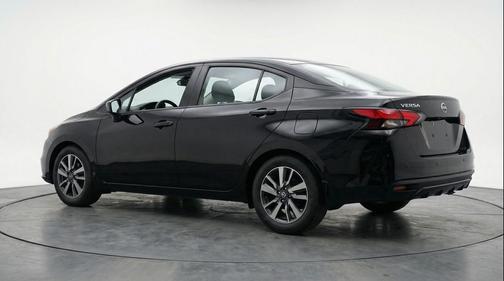 Super Black 2025 Nissan Versa 1.6 SV