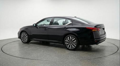 Super Black 2025 Nissan Altima SV FWD