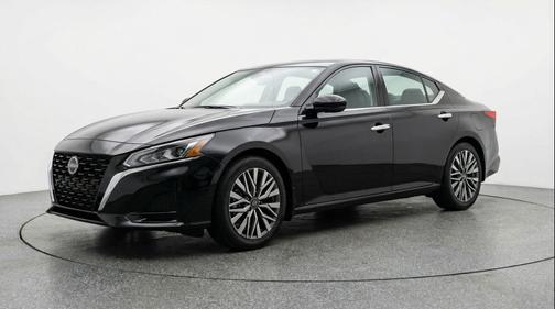 Super Black 2025 Nissan Altima SV FWD