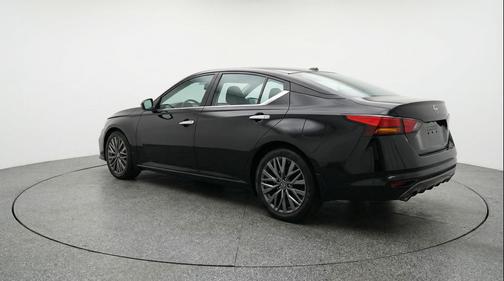 Super Black 2025 Nissan Altima SV FWD