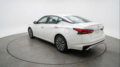Glacier White 2025 Nissan Altima SV FWD
