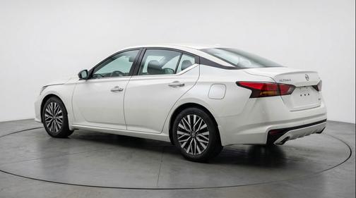 Glacier White 2025 Nissan Altima SV FWD