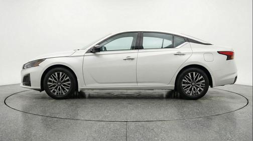 Glacier White 2025 Nissan Altima SV FWD