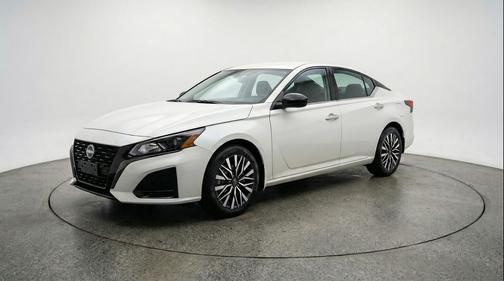 Glacier White 2025 Nissan Altima SV FWD